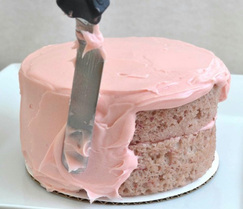 threemilk:pink strawberry cake