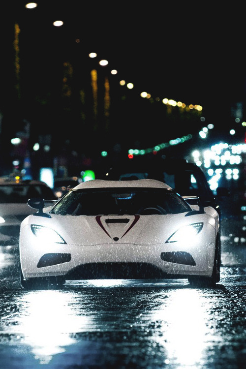 italian-luxury:  Koenigsegg Agera | Italian-Luxury | Photographer