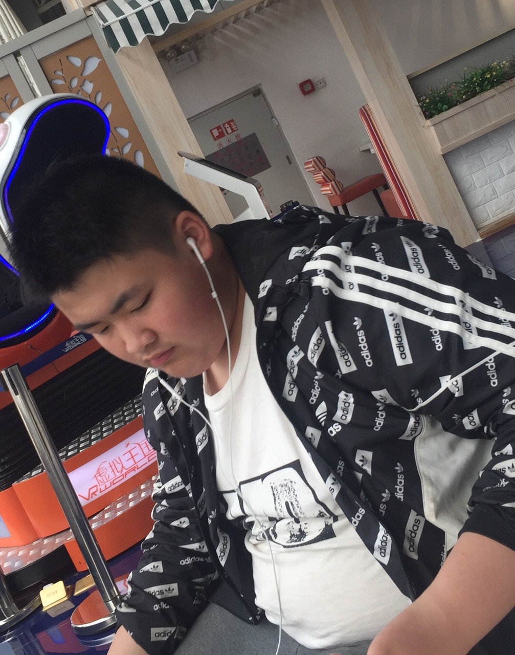 asainfattybtm:  Young chub with perfect butt!!
