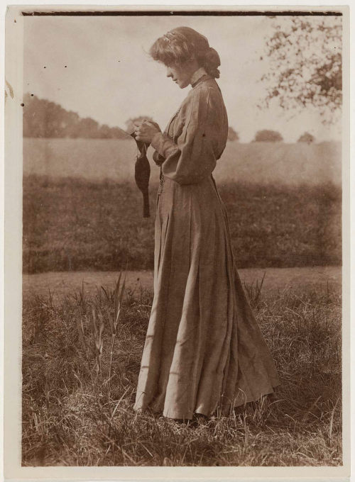 thatsbutterbaby: Gertrude Käsebier (American, 1852–1934), Woman Knitting Sock Outdoors. &