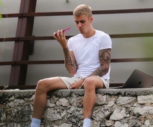 justinbieberfeet:JUSTIN BIEBER FEET IMAGINE:Summer just started and I was excited to have some fun a