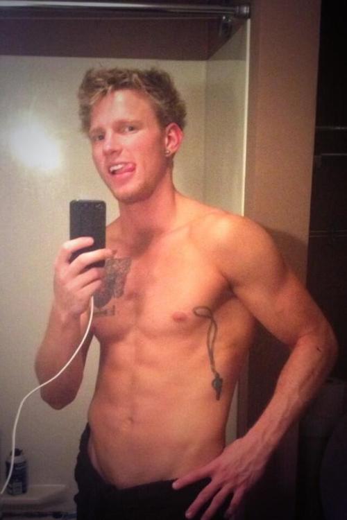 excellentmen:  Hayden Lourd selfie