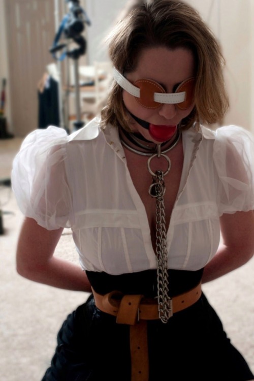 femdomvignettes:  Kirsty knelt, all will and resistance had faded away. Her boss Miranda had caught the dumb secretary slacking off at work, and under threat of firing Kirsty had begged and pleaded, promising to make it up to the lecherous woman. Miranda