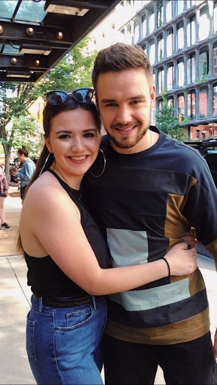 thedailypayne: Liam with fans in NYC - 19/6