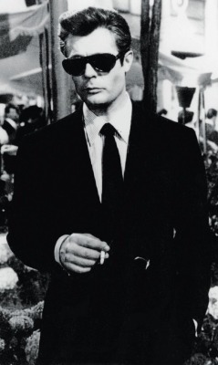  Marcello Mastroianni in La Dolce Vita (1960) dir. Federico Fellini. 