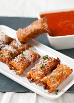 foodsforus:  Crispy Wonton Mozzarella Sticks