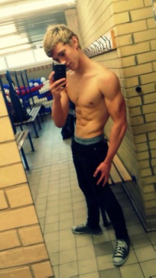 pr3tty-b0yswag:  pr3tty-b0yswag:Those arms though!!Wanna see abs, bulges, hot guys and more? check out this blog!! All abs and hot boys -&gt; http://pr3tty-b0yswag.tumblr.com