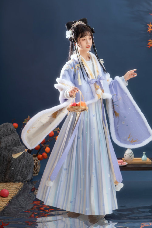 chinese hanfu for winter by 花朝记