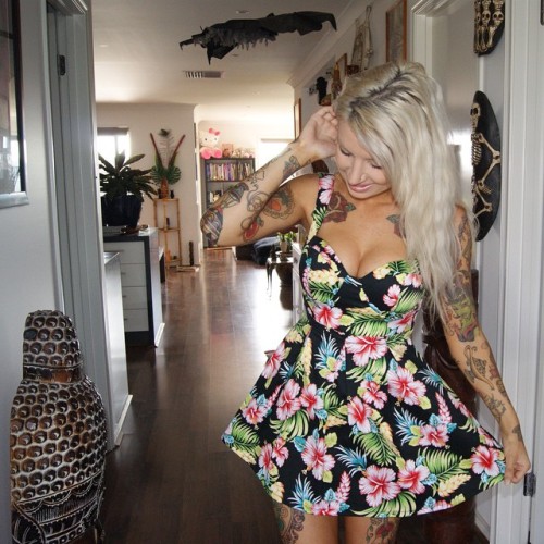 samiilamorte:  Scored this cute little tropical number in the op shop, love it!! 🌺🌴🌺🌴 #tropical #hibiscus #palms #cutedress #dress #inkedgirls #tattooedwomen #ootd  <3<3