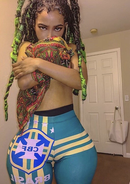 thirdweezy:  thickblr2:    😍