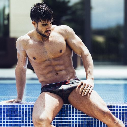 andthenyoucamealong:  💫💫💫💫💫 #aesthetics #model #motivation #gym #fit #volumenon #abs #pool by mariohervas http://ift.tt/1QvefJ6