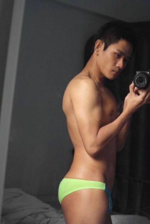 ccbbct: Guys from Singapore Jack’d If you adult photos