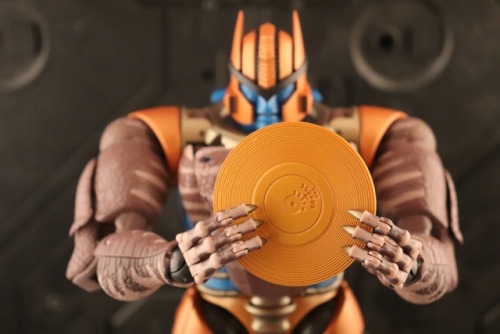 falldownthemountain: Transformers Masterpiece MP-41 Dinobot - robot mode
