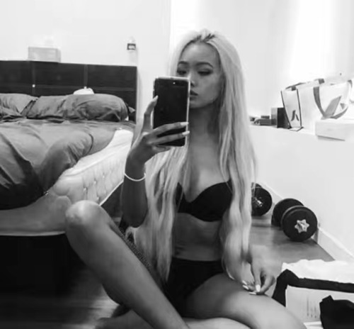 thump-blur:batangpalingbig2:Sue li wong Sg slutAnyone got her contact?