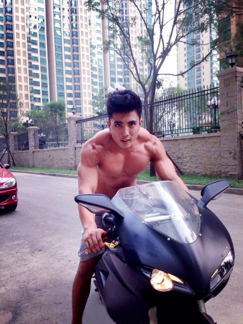 teeyakdon:  I wanna ride (with) him …  LOL 