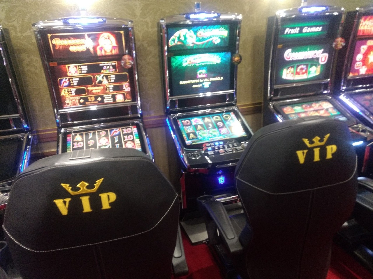 Лучшие игровые автоматы vegas grand. Слоты Лас Вегас. Казино Лас Вегас игровые автоматы. Казино игровые автоматы IRMS/1488/59101. Казино Мираж Лас Вегас перечень игровых автоматов.