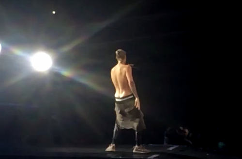 justinbieberbooty:Can’t get enough of that ass Justin