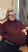 brendakthedonutgirl:summer-marshmallow:I love how round I look in this sweater. 🥰woo hoo yay!