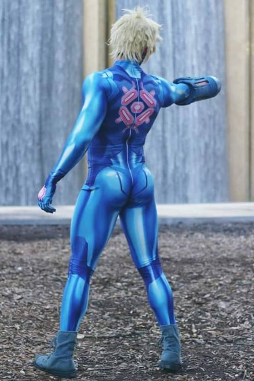 thesidekink: sexyfrikymenscosandgeek: www.facebook.com/KawaiiBroCosplay/ Sweet glory…