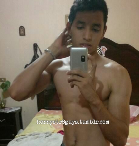 hornystr8guys:  José / 21 años / Yucatán   ¡Feliz inicio de semana!  Aquí les