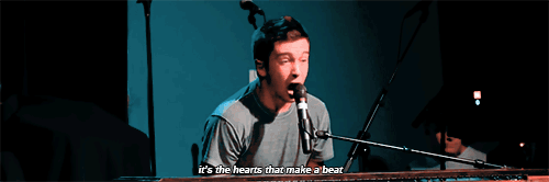 pantalloon:and i’ll be holding on to you