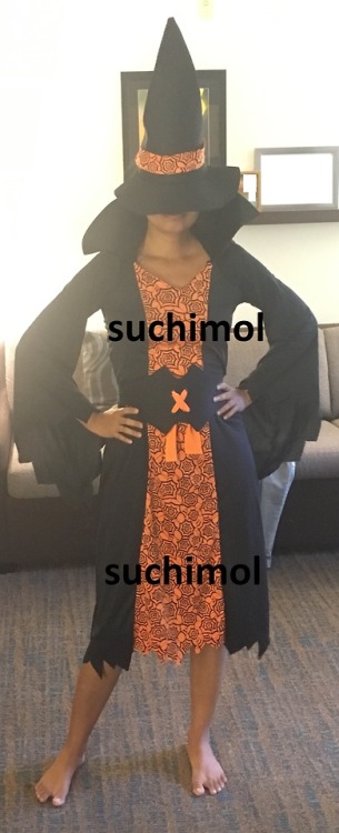 suchi1990s:Scary Halloween Witch is here..boo-aaa–aaaaa-aaaahhhhlost my broom stick though…still can