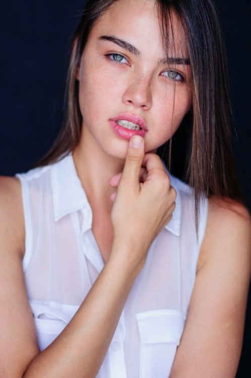 https://amazinggirlsphotos.tumblr.com/post/157792530188