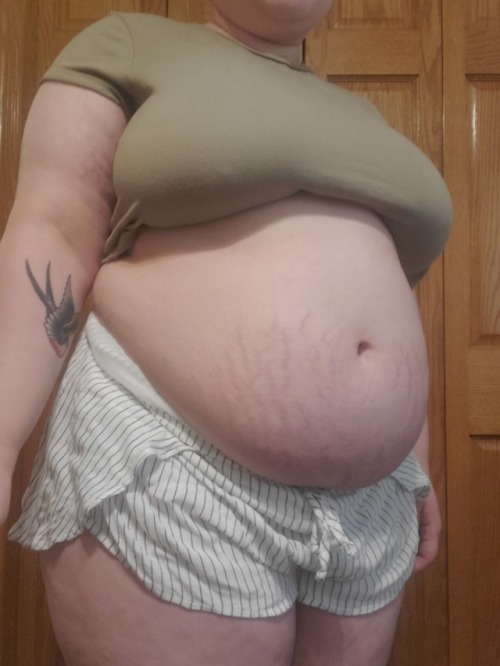 gracesgut: i’m getting so big and gluttonous and i love showing it off  