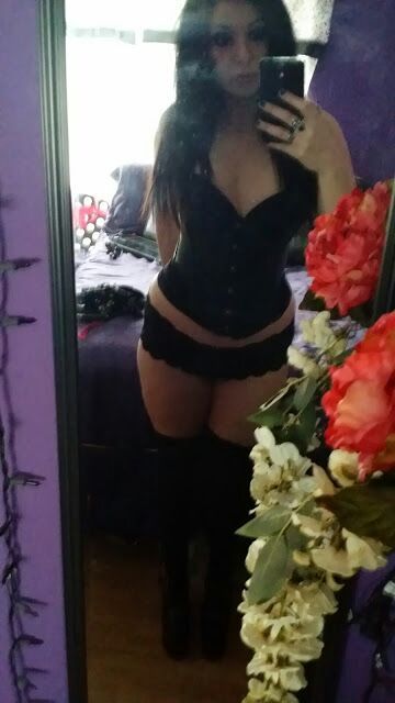 azucenamoon: Damn love how I look in that outfit.