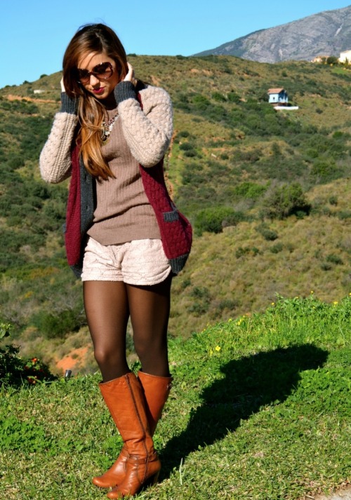 pantyhosexcape: Brown tights with brown boots and shorts. (via TumbleOn)
