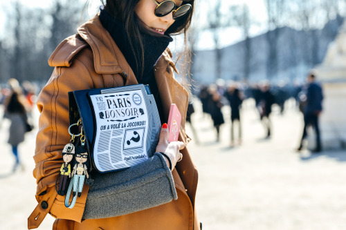 Style Headlines | fashion girls take Paris. Techic, non?Photo Credit: Tommy Ton