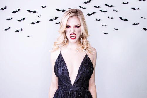 impiccicheupdates:kelseydangerous: It’s frickin bats. I love Halloween. Big thanks to @/poutbeautyba