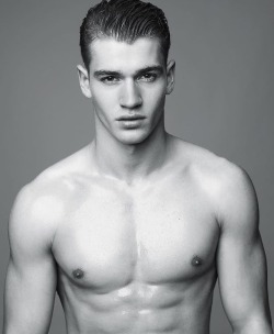 ufuksozen:  Matty Carrington 