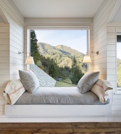 prefabnsmallhomes:  Mountain lodge window