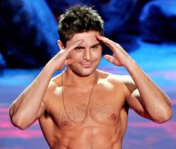 celebpits:  Zac Efron