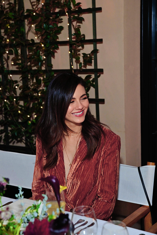 Victoria Justice attends the Rachel Zoe Autumnal Curateur Supper at The Maybourne Beverly Hills on O