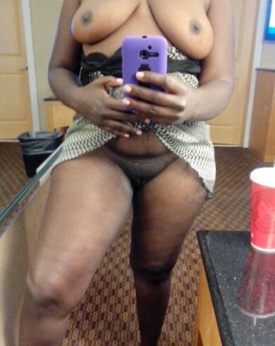 blackwomenlover:  Sexy selfshooter