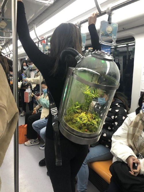 mckitterick: fairkid-forever: manfrommars2049:One of you guys on the subway during covid be like&hel