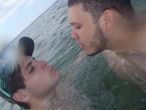 fck-the-world-and-everyone-in-it:  My boyfriend and me preparing for a kiss… Lol I look like imma sneeze