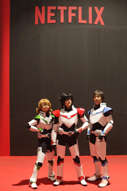 Some shots of my Red Paladin Keith cosplay from AsiaPOP Comicon! With my friends as Pidge and Lance!