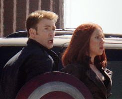  chris evans and scarlett johansson shooting