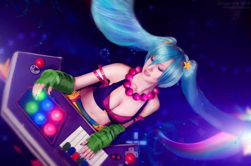 league-of-legends-sexy-girls:  Sona Cosplay