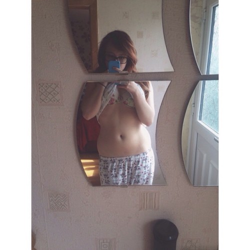 alexshiretea: And time to start my sit-ups #fitness