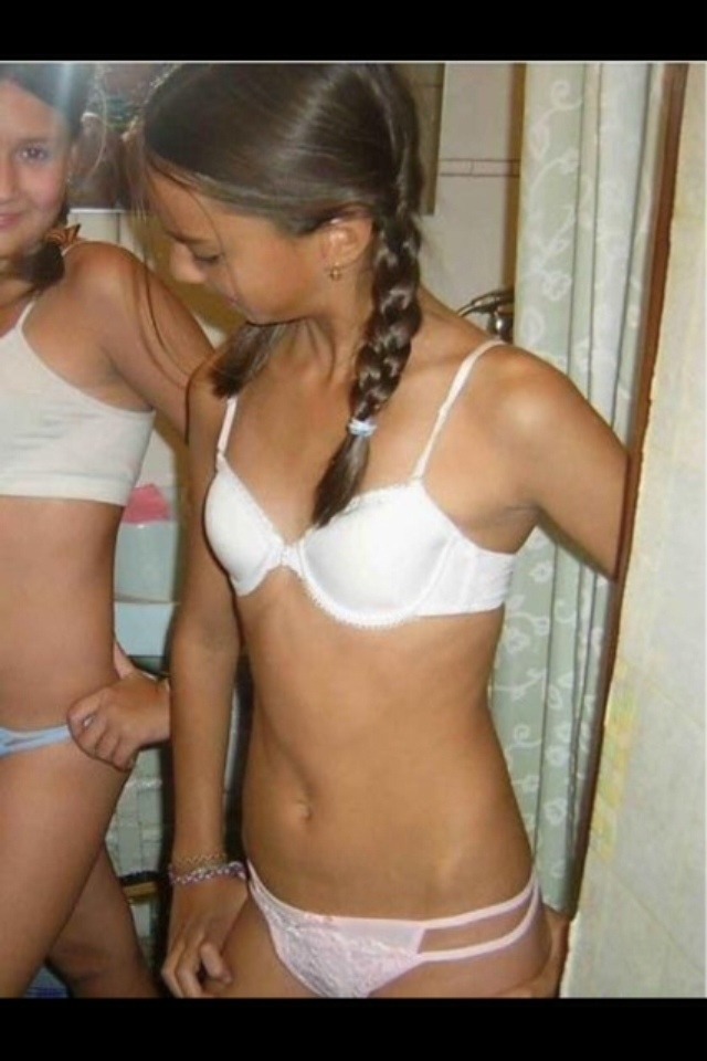 emma16f:  Schoolgirls