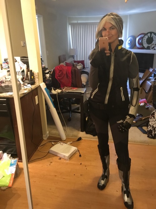 arkadycosplay:Eeeeey look what I finished! Casual genderbent Shiro is done. I look about 3 days. So 