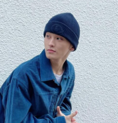 . . . Mark Lee As Bicolors