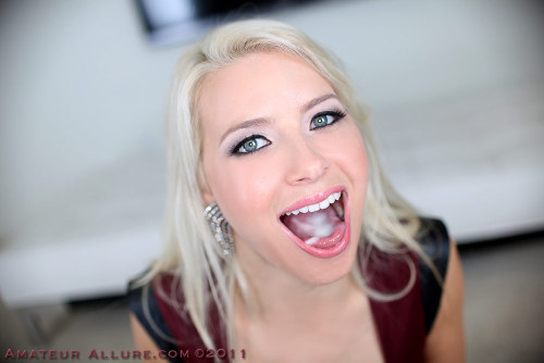 XXX Anikka Albrite photo