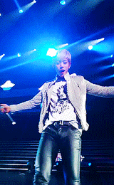 b2ng:  So Daehyun looked at my friend's camera and uhh yeah.... 