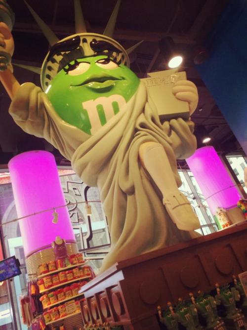 @hononoyh Twitter update09-10-2015RGT:“I went to the shop of M &amp; M&rsquo;s! Cute.&