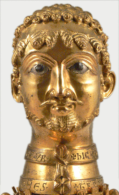 A bust depicting Frederick Barbarossa, c. 1160Source: By Montecappio [CC BY 3.0  (creat